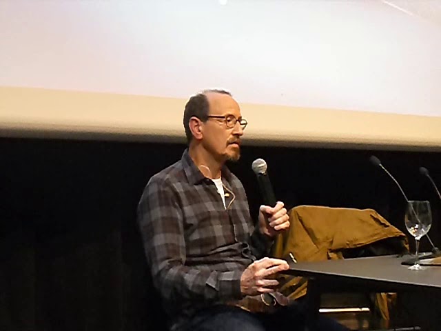 Fernando Rodríguez Bornaetxea impartiendo una conferencia sobre meditación vipassana y psicología contemplativa